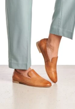 Lloyd Slippers Chaussure Basse Femme Marron / Noisette 13 Lloyd Slippers Chaussure Basse Femme Marron / Noisette -Lloyd 7886fde2ca190c5558e9bb8829694468